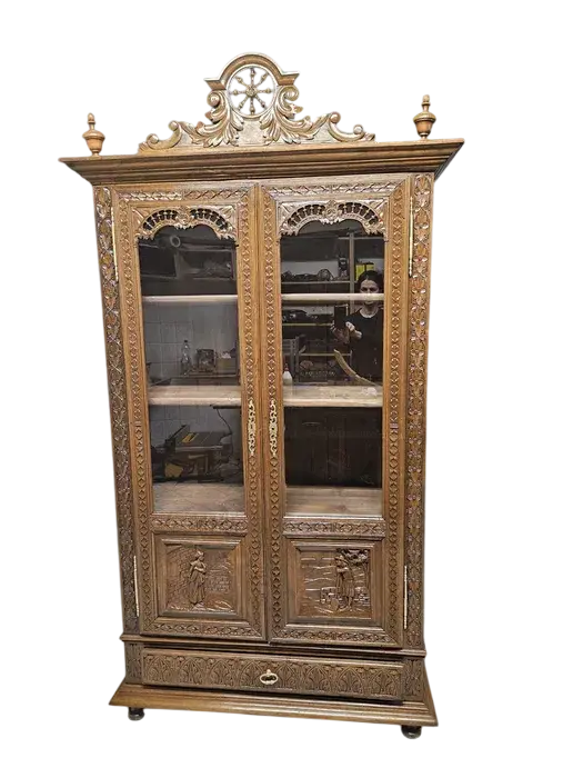 Biblioteka Bretońska. ok 1920r po renowacji | Z Półkami i Szufladą